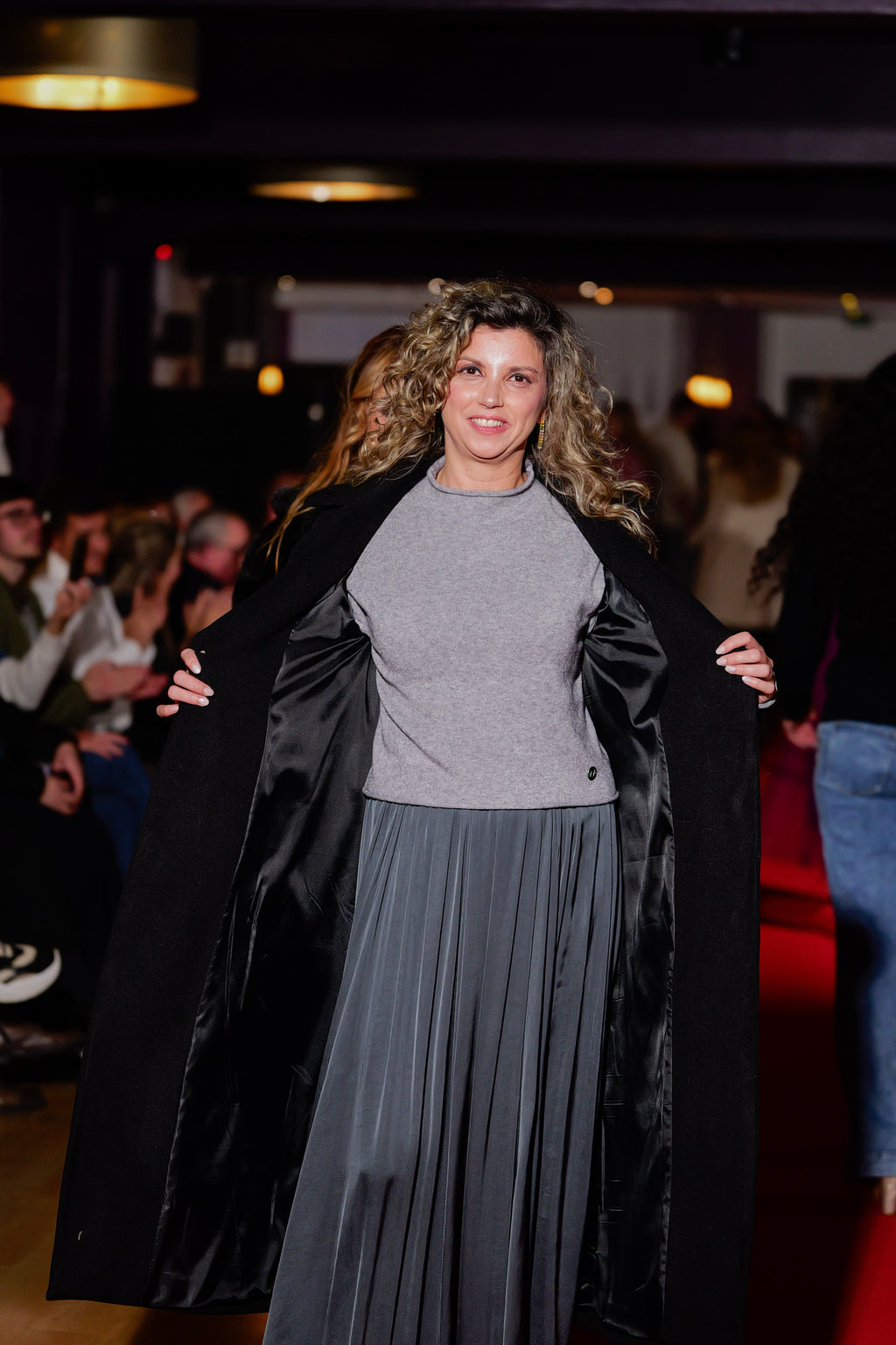 Saia evasé de cetim