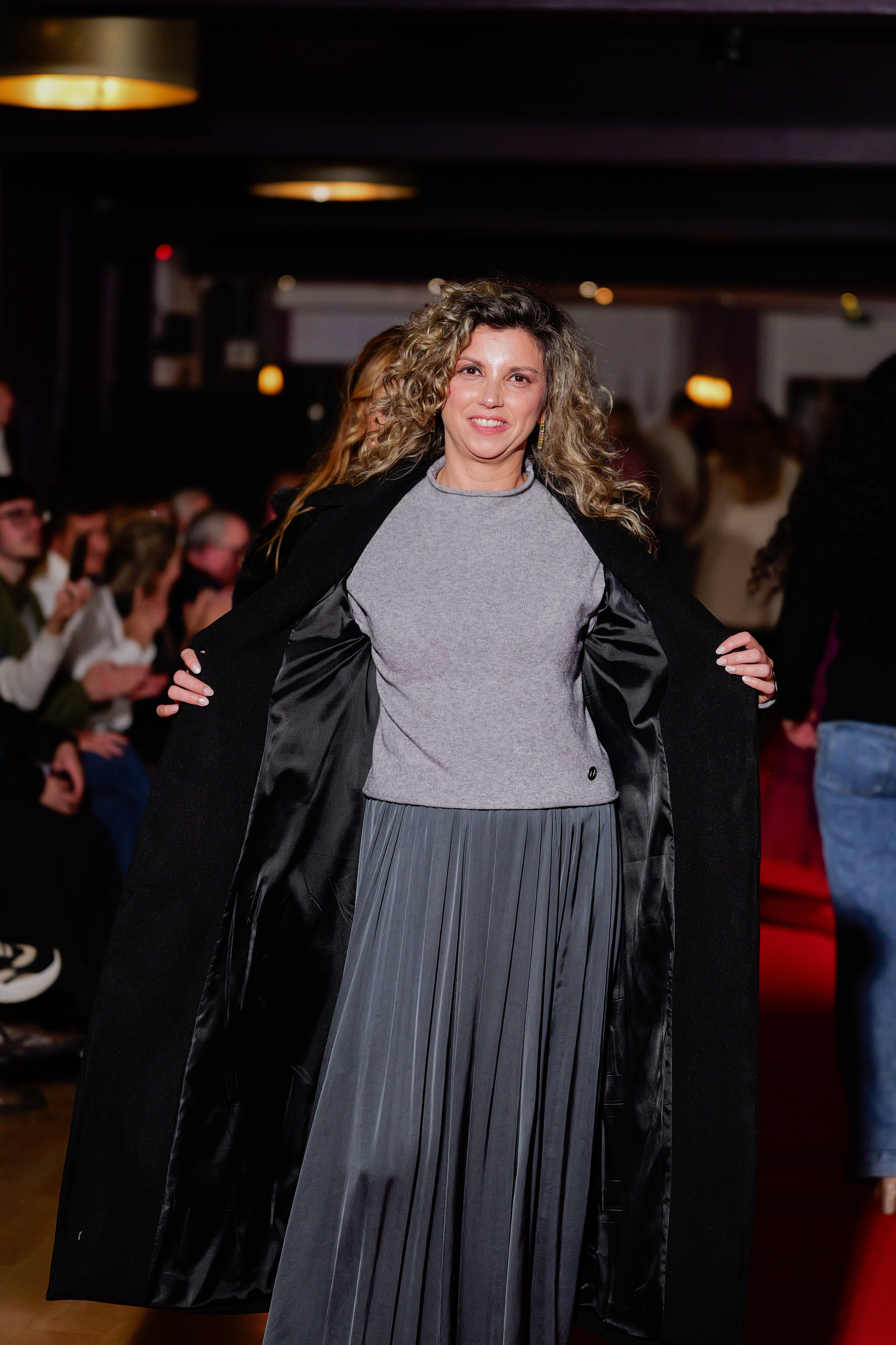 Saia evasé de cetim